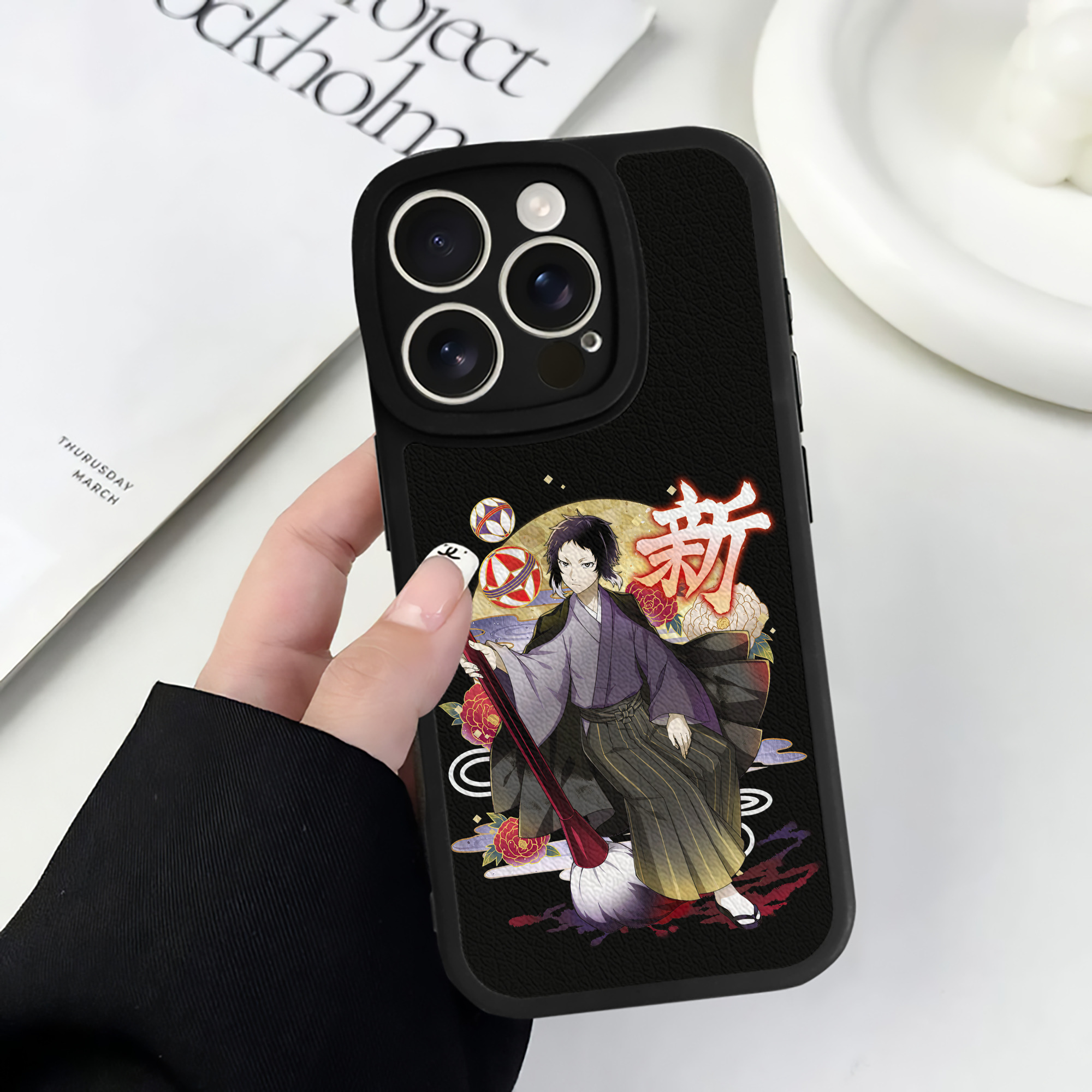 （画像用） 文豪ストレイドッグス Bungo Stray Dogs 【iPhone 16シリーズ対応】シリコンスマホケース（レザー調） 材質：シリコン